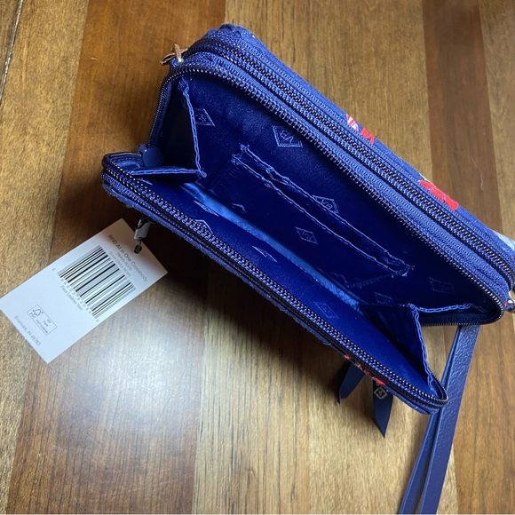 Vera Bradley RFID All in One Crossbody Purse Wallet Wristlet SNOW GLOBES MOTIFS - Picture 5 of 7